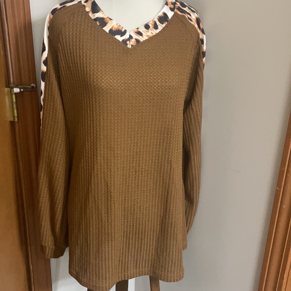 Anna Kaci Leopard Panel Waffle Knit V Neck Sweater - Picture 2 of 8